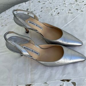Manolo Blahnik sling back pump in silver. Size 7. EU 37 - Excellent condition.